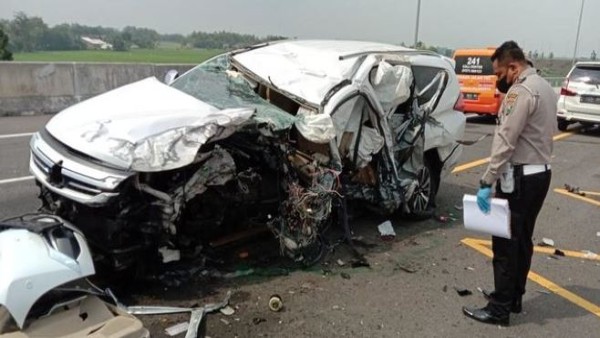 Mobil Vanessa Angel ringsek. (net)-1636090525