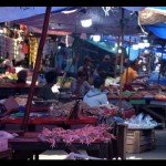 Aktivitas transaksi jual beli di pasar Cikarang, Kabupaten Bekasi, Jawa Barat. (ANTARA/Pradita Kurniawan Syah)-1674723073