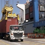 Arus peti kemas di terminal PT Pelindo Terminal Petikemas (SPTP). (ANTARA/HO-Pelindo)-1675067429