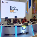 Direktur Jenderal Pajak Suryo Utomo (kedua dari kiri) dalam media briefing di Jakarta, Selasa (10/01/2023). (ANTARA/Agatha Olivia Victoria)-1673340261