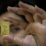 Harga emas antam menguat 0,67 persen ke angka Rp1.042.000 per gram-1673578191