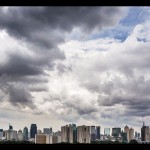 Ilustrasi - Awan tebal di kawasan perkotaan. (ANTARA/HO-Sutterstock)-1674092575