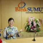 Ilustrasi - Pegawai Bank Sumut tengah melayani nasabah. ANTARA/HO-Bank Sumut.-1673247547