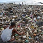 Ilutsrasi - Tumpukan sampah di pinggir pantai Ampenan, Kota Mataram, Nusa Tenggara Barat. (ANTARA News) (1)-1672818074