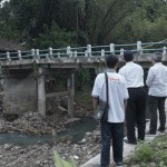 Jembatan di Pucunggrowong, Desa Karangtengah, Imogiri, Bantul, DIY, yang rusak karena terdampak banjir pada akhir 2022. (ANTARA/HO-Humas Pemkab Bantul)-1673598665