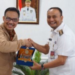 Kepala BKKBN Hasto Wardoyo (kiri) bersama Pj. Wali kota Lhokseumawe, Provinsi Aceh, Imran (kanan). (FOTO ANTARA/HO-BKKBN/2023)-1673495164