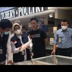Kepala BPOM Pangkalpinang  Sofiyani Chandrawati Anwar usai sidak keamanan produk pangan di Transmart Pangkalpinang, Senin. ANTARA/Aprionis.-1672812722
