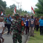 Posramil Warsa ikuti acara adat antar maskawin di Kampung Fanindi-1673230137