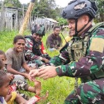 Prajurit TNI berikan "trauma healing" masyarakat Kampung Tulo Pegubin-1674449324