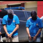 Tersangka tindak pidana pemerasan AY dan Z di Mapolres Bogor, Cibinong, Kabupaten Bogor, Jawa Barat, Sabtu (14/1/2023). ANTARA/M Fikri Setiawan-1673760624