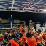 Basarnas evakuasi 23 penumpang kapal mesin mati di Kabupaten Sikka-1677393511