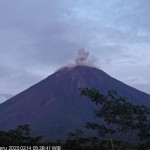 Gunung Semeru erupsi-1676358660