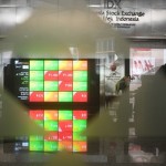 IHSG jelang akhir pekan melemah ikuti penurunan bursa Asia-1676009719