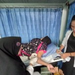 Illustrasi bidan yang sedang memasangkan KB pada seorang ibu. (ANTARA/HO-BKKBN)-1677211911
