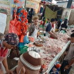 Pedagang daging ayam di Pasar Bintan Center, Kota Tanjungpinang, Kepulauan Riau (Kepri). (Ogen)-1675404021