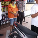 Pelaku kejahatan saat dipamerkan pada jurnalis. (ANTARA/HO-Humas Polda Kaltim)-1676855347