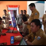 Percobaan Aplikasi Identitas Kependudukan Digital di Maluku Barat Daya. ANTARA/Dedy Azis-1677031852