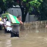 Polisi bantu korban banjir di 5 Desa di Sumbawa Barat-1676341326
