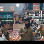 Polresta Kendari sita 95 liter minuman keras tradisional saat patroli-1676790463