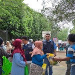 Warga dapatkan beras murah pada operasi pasar di Bandung-1677051941