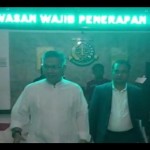Mantan Wali Kota Kendari inisial SK saat keluar dari Kantor Kejati Sultra, Kamis (16/3/2023) malam (ANTARA/Harianto)-1679017243