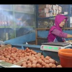 Pedagang sembako di Pasar Cisalak Depok. (ANTARA/Foto: Feru Lantara)-1679555659