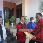 Pemkot Jayapura serahkan HaKI dan NIB bagi perajin batik-1677741967