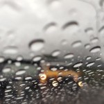 Pengendara melintasi salah satu jalan saat hujan mengguyur Kota Palangka Raya, Jumat (31/3/2023) (ANTARA/Rendhik Andika)-1680263670