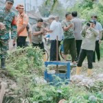 Tumpukan sampah di aliran sungai wilayah Karawang. (ANTARA/HO-Pemkab Karawang)-1677994347
