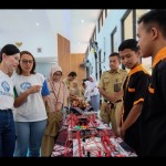Yayasan Bakti Barito melakukan kunjungan di SMKN 2 Sukoharjo, Senin (13/3/2023). ANTARA/Aris Wasita-1678758350