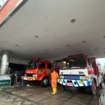 15 mobil pemadam kebakaran dikerahkan ke Plaza Botania 1 Batam-1680670286