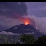 Arsip. Erupsi Gunung Ile Lewotolok pada 2020 lalu. ANTARA FOTO/Aken Udjan-1682581506