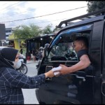 Diskominfotik Gorontalo berbagi rezeki Ramadhan kepada warga-1681280973