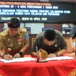 Gubernur Kaltara teken Raperda Pengelolaan Kelautan dan Perikanan-1680576761