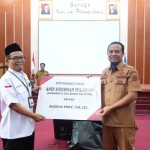 Gubernur Sulsel Andi Sudirman Sulaiman menyerahkan zakatnya ke Baznas Sulsel.ANTARA/HO-Humas Pemprov Sulsel-1681295215
