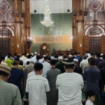 Ilustrasi-Umat Muslim melaksanakan sholat tarawih di Masjid Al-Furqon Bandarlampung. (ANTARA/Dian Hadiyatna)-1681128411