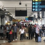 Kedatangan penumpang di Bandara Halim Perdanakusuma pada Jumat (28/4/2023). (ANTARA/Zaro Ezza Syachniar)-1682679071