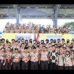 Kepala Dispora Kota Tangerang Kaonang bersama peserta seleksi Raimuna Nasional 2023 di Stadion Benteng Reborn-1681466377