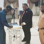 Pengkuhan kepala suku di Distrik Dekai, Kabupaten Yahukimo, Papua Pengunngan, Senin (3/4/2023). ANTARA/HO-Penrem172/PWY-1680507073