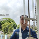 Petugas BMKG Lampung tengah memeriksa suhu udara. ANTARA/Ruth Intan Sozometa Kanafi.-1682667964