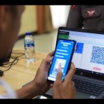 Petugas sedang memproses identitas kependudukan digital-1682663174
