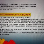 Prakiraan peringatan dini cuaca dikeluarkan Stasiun Meteorologi Kelas 1 Bandara Frans Kaisiepo. ANTARA/Muhsidin-1681280438