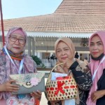 Prof Dr Elfi Anis Saati (paling kiri) penemu minuman sari bunga mawar yang mengandung antioksidan (ANTARA/HO/UMM/End)-1682576729