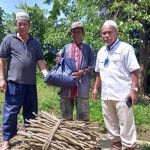 PT Timah Tbk membagikan sembako kepada warga kurang mampu di Bangka Barat. (Aprionis)-1680582277