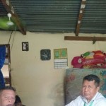 PT Timah Tbk menyerahkan bantuan paket sembako kepada warga di Kundur. (Humas)-1682591729
