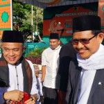 Rektor UIN Datokarama Palu Profesor Sagaf Pettalongi (kiri) bersama Wali Kota Palu Hadianto Rasyid (kanan). (ANTARA/Muhammad Hajiji)-1682677217