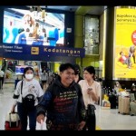 Sejumlah pemilir (pemudik yang balik) tiba di Stasiun Gambir pada Selasa (25/4/2023) (ANTARA/Lintang Budiyanti Prameswari)-1682408320