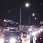 Suasana sejumlah pengendara roda empat saat keluar dari area Pelabuhan Bakauheni. ANTARA/Riadi Gunawan-1681875790