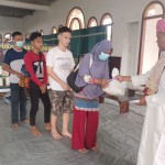 UPZ Baznas Kabupaten Jayapura menyalurkan zakat fitrah bagi mustahik di Sentani (ANTARA/Agustina Estevani Janggo)-1682495035
