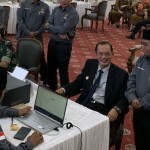 Wali Kota Harnojoyo membayar zakat pada kegiatan Gerakan Berzakat di Palembang, Selasa (11/4/2023). (ANTARA/Ahmad Rafli Baiduri)-1681279890